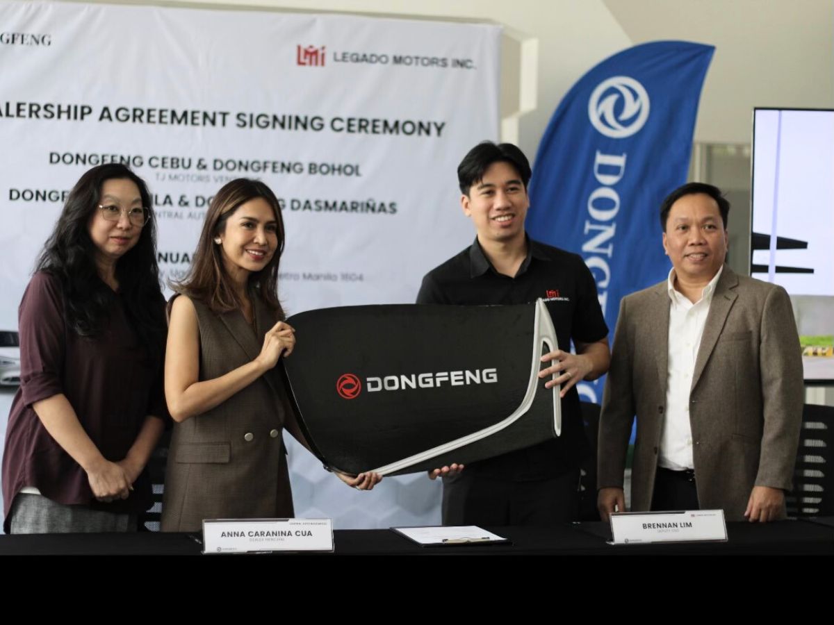 Dongfeng Motors contract signing ceremony with representatives from Central Auto Resources and TJ Motors Ventures