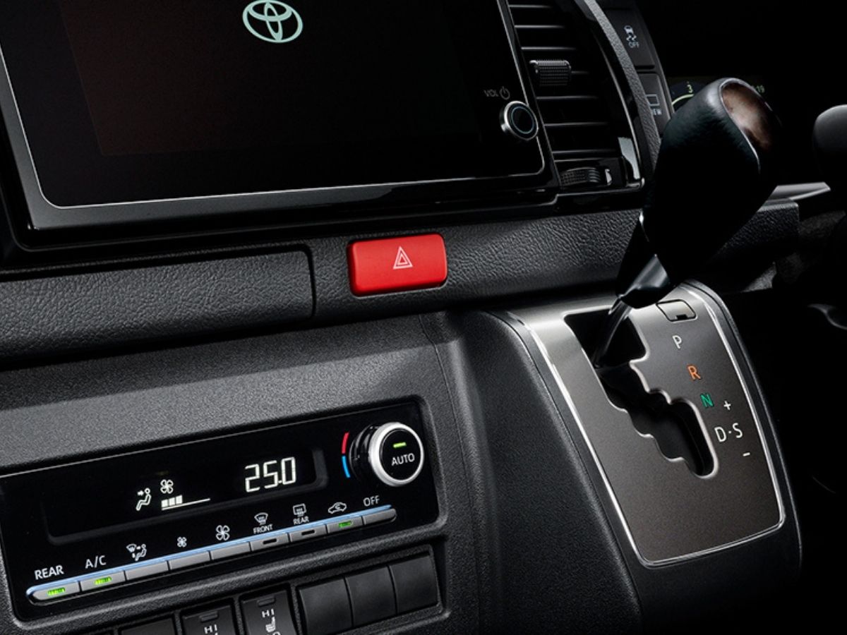 Toyota HiAce H200 rear shift
