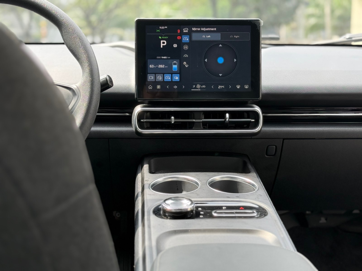 VinFast Limo Green_10