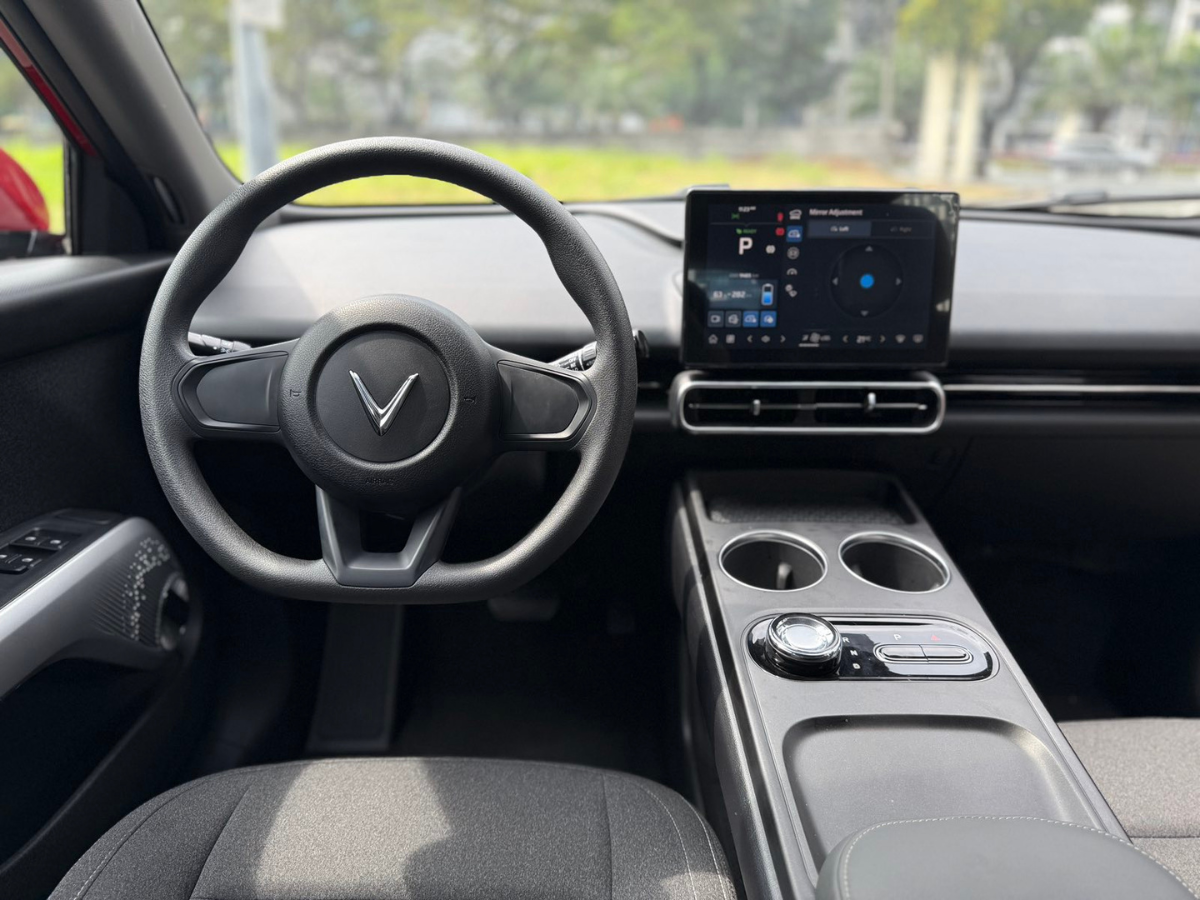 VinFast Limo Green_12