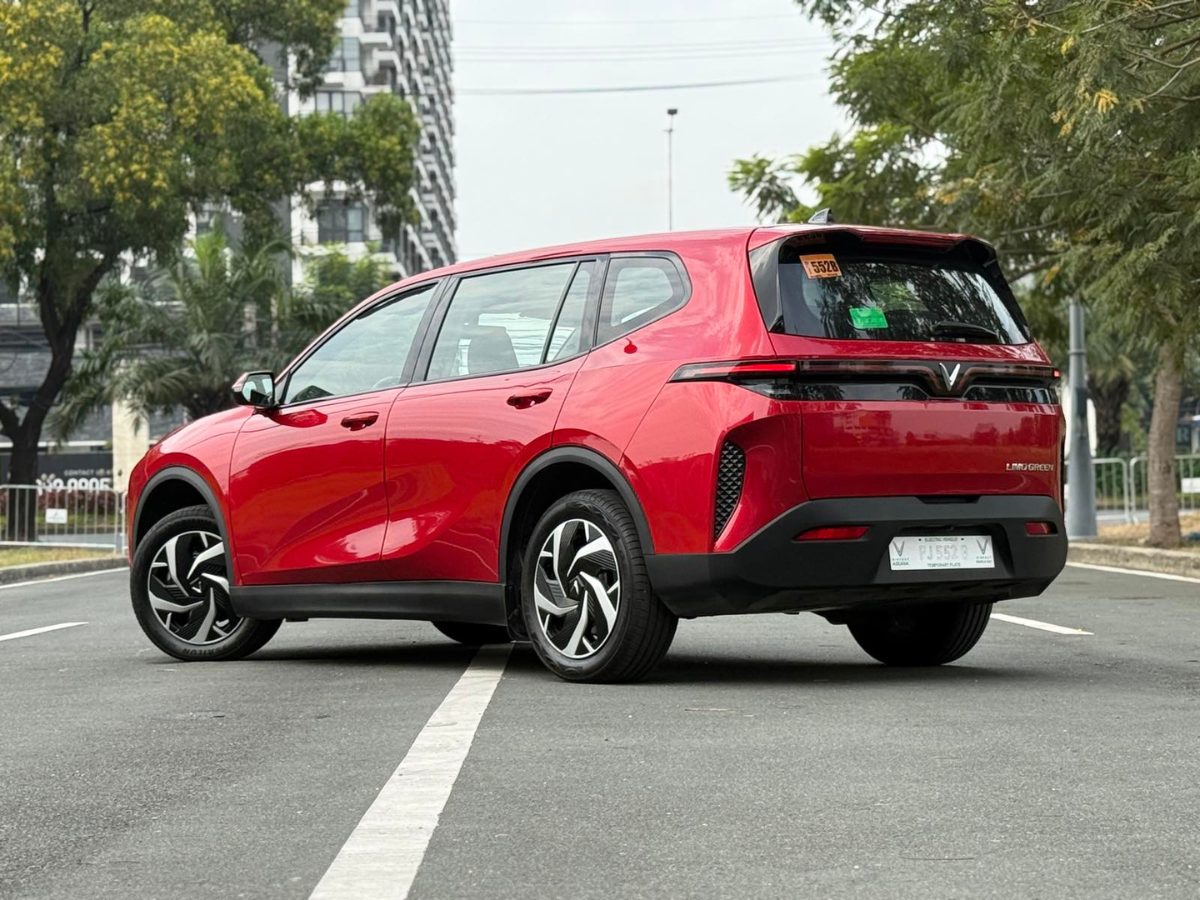 VinFast Limo Green_2