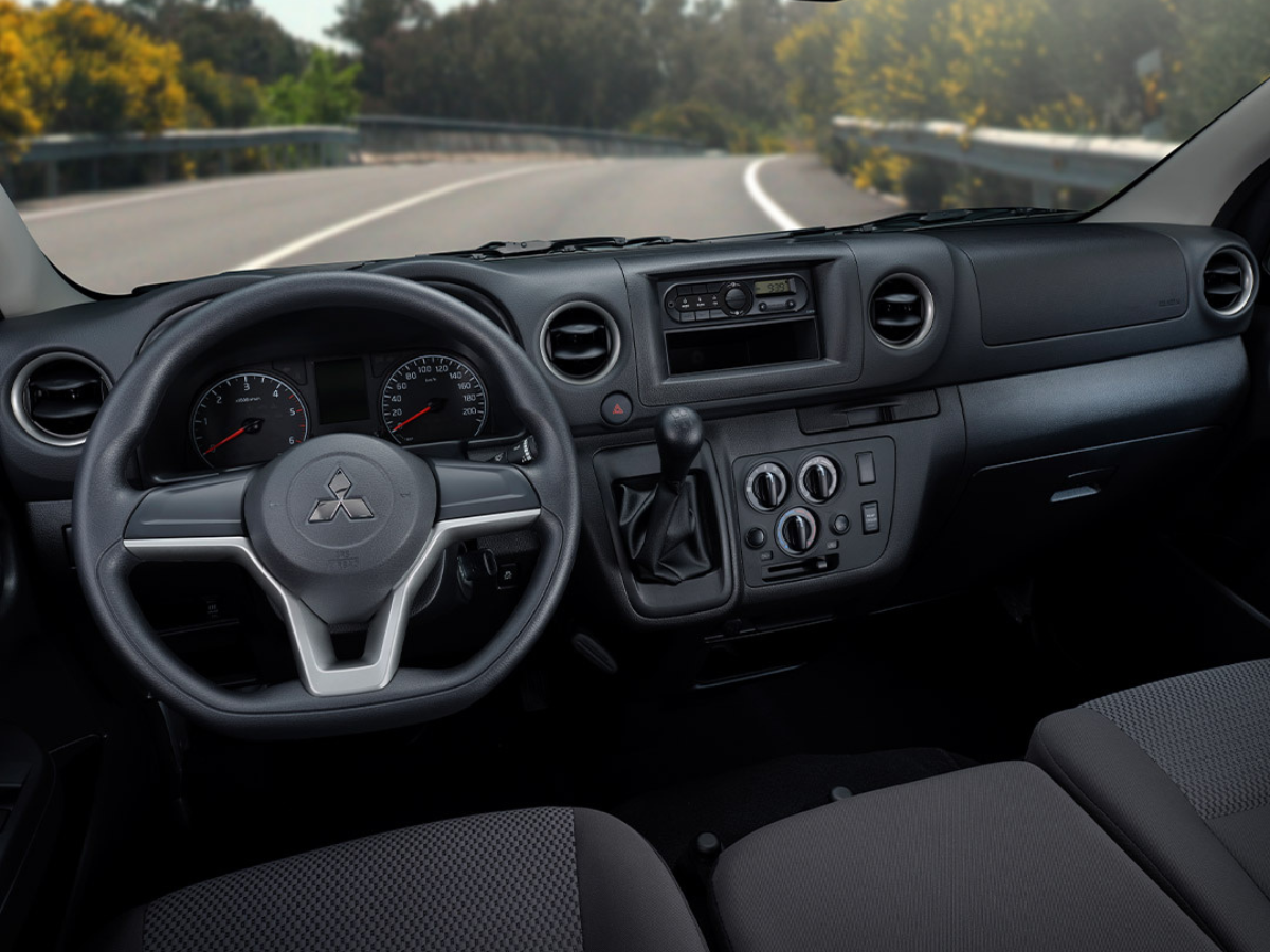 Mitsubishi Versa Van_3