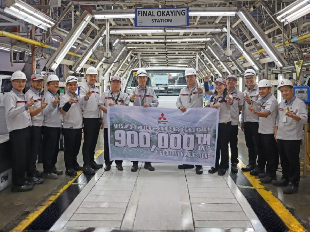 Mitsubishi PH 900,000th production milestone for L300_3