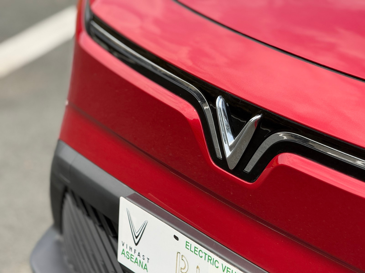 VinFast Limo Green_5