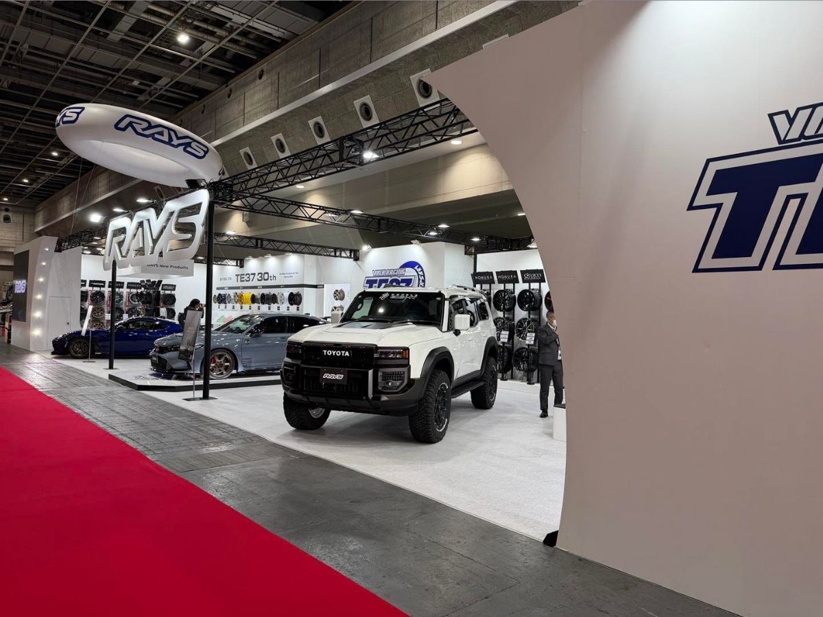 Rays TE37 30th Anniversary Edition gallery in japan