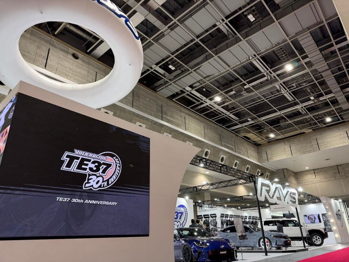 Rays TE37 30th Anniversary Edition gallery in Japan