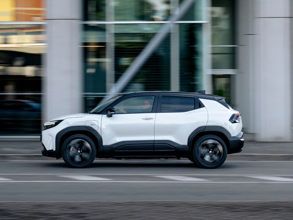 Toyota Urban Cruiser side left