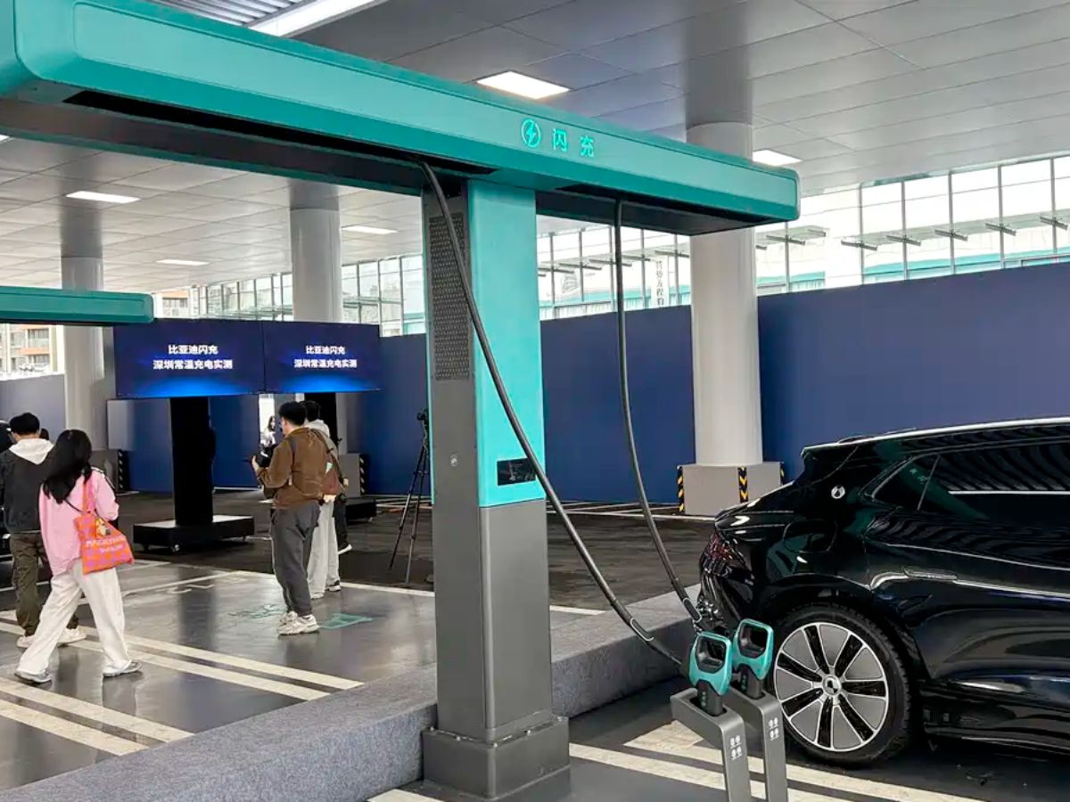 BYD flash-chrging station in China