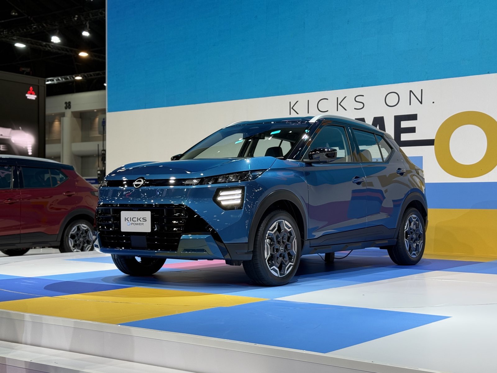 Updated Nissan Kicks e-POWER front left