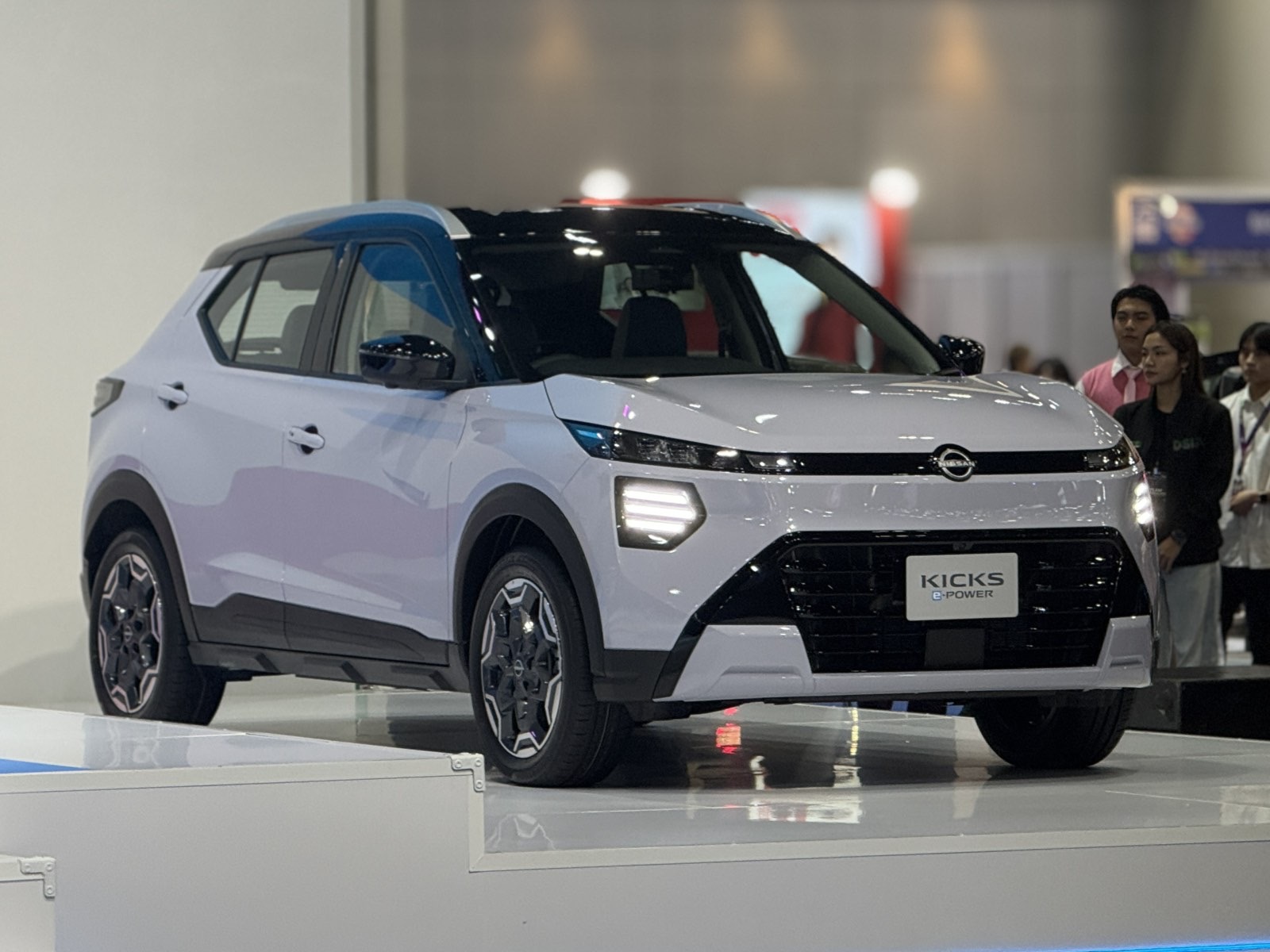 Updated Nissan Kicks e-POWER front right