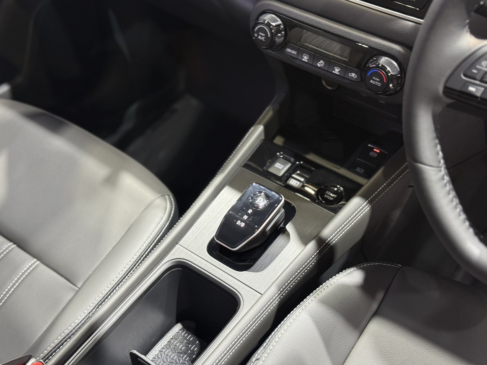 Updated Nissan Kicks e-POWER center control