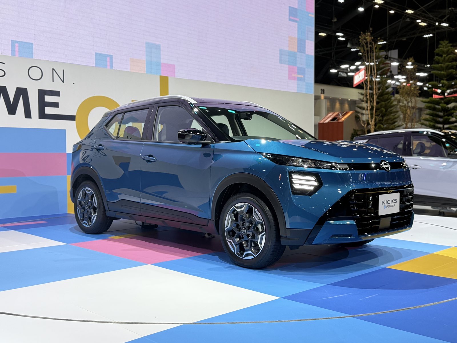 Updated Nissan Kicks e-POWER front right