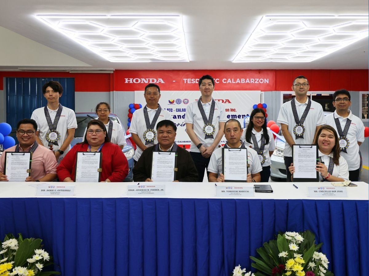 Front Row, from left: Chief TESD Specialist, Mr. Gary Puaso; TESDA Provincial Director, Dir. Dorie Gutierrez and TESDA Regional Director; Engr. Jovencio Ferrer, Jr.; HFI Vice-President, Mr. Tomoyuki Mabuchi, and HFI Executive Director, Ms. Crecelle San Jose.Back row, from left: HFI Adviser, Mr. Masaru Onozuka; Board of Trustees, Ms. Milany Asuncion, Mr. Masanori Suzumura, Mr. Takeshi Kobayashi and Ms. Lanie Pabalan- Delmo; HPI Customer Service Adviser Mr. Kazuya Odate and Dept. Manager Mr. Stephen Fulgueras.