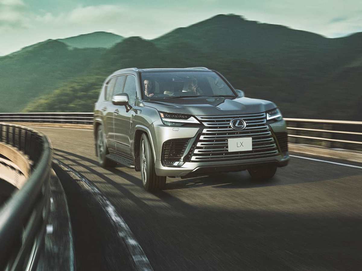 Lexus LX 700h front right