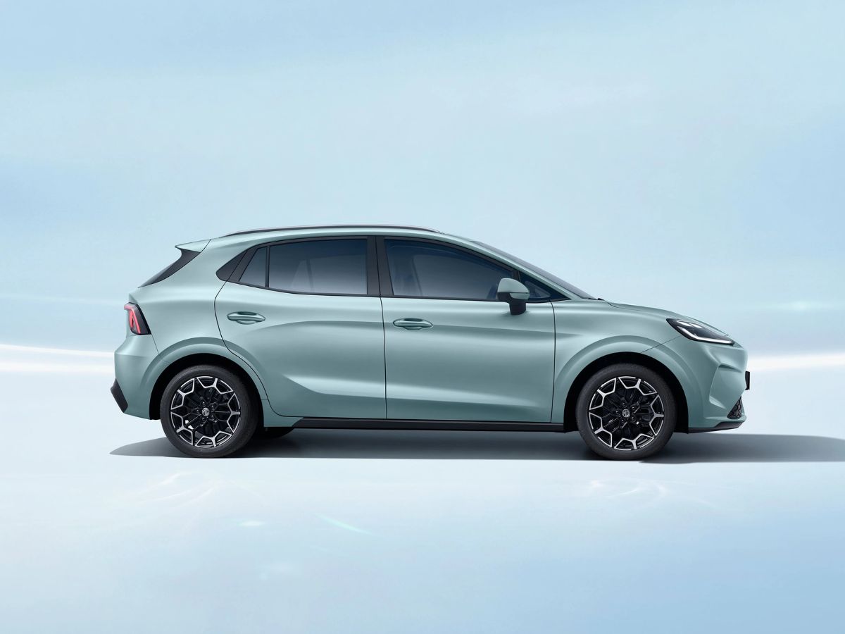 MG4 Urban right side