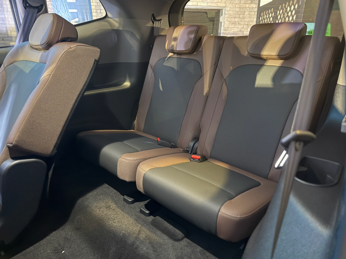 VinFast VF MPV 7_11