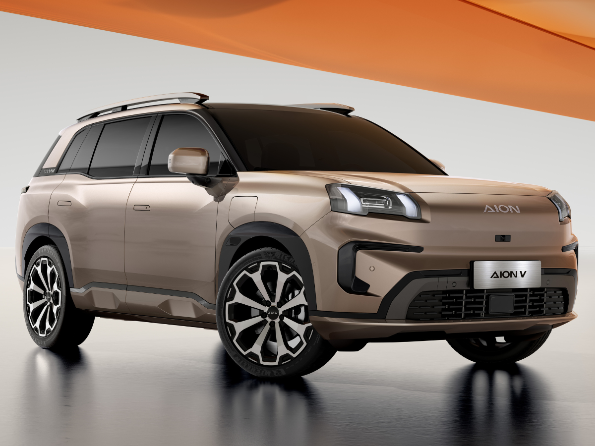 GAC Aion V front right