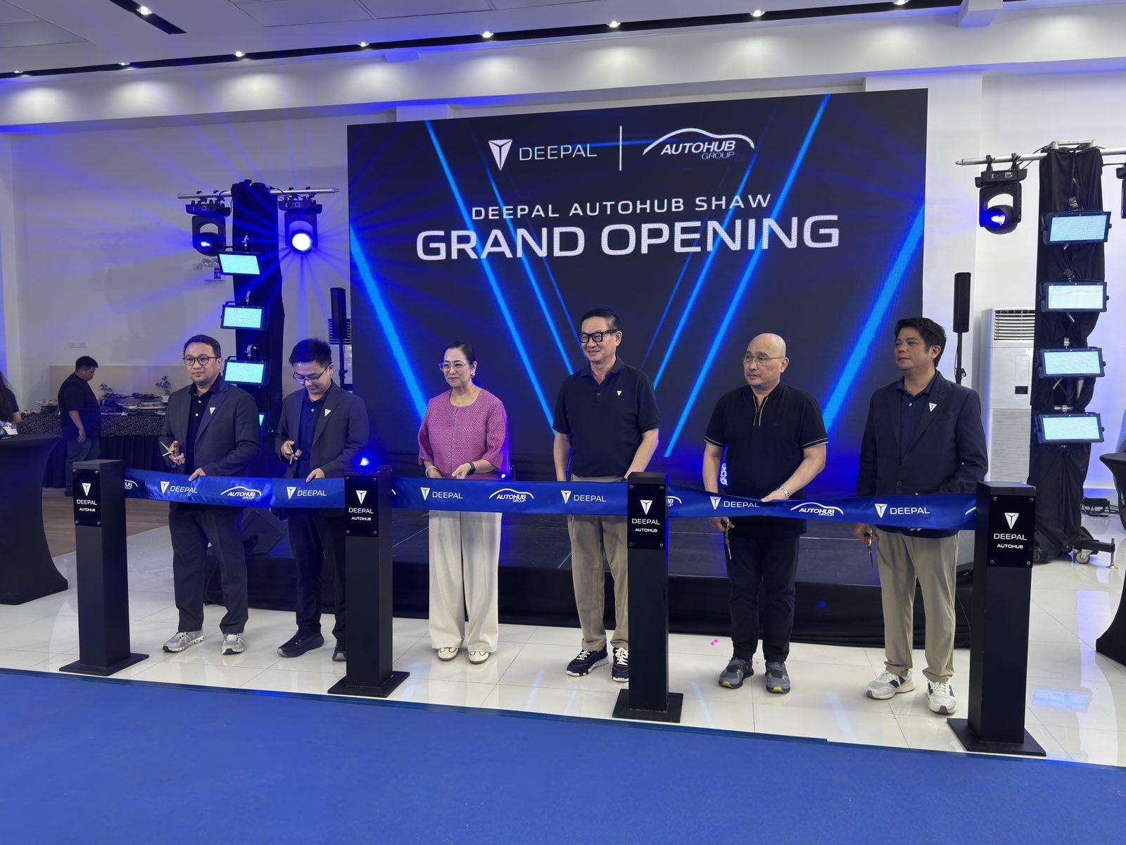 Deepal Autohub Shaw ribbon cutting