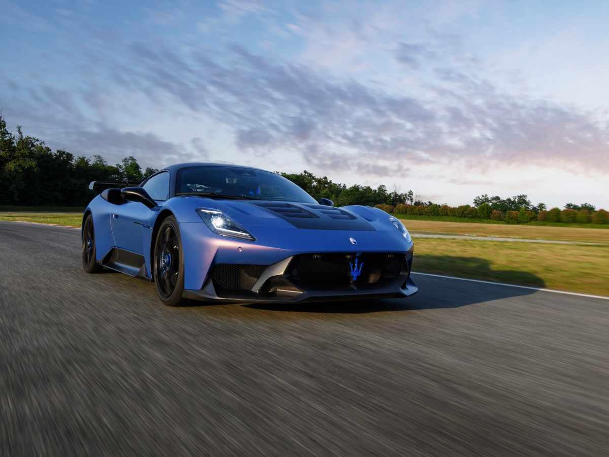 Maserati GT2 Stradale front right, in motion