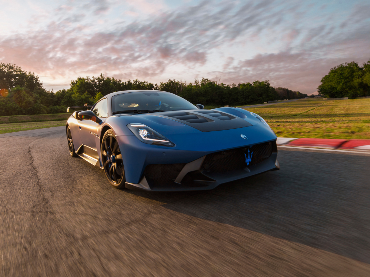 Maserati GT2 Stradale front right, in motion