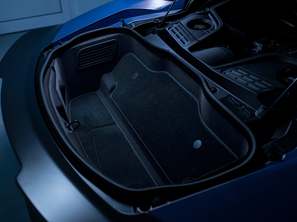 Maserati GT2 Stradale rear trunk