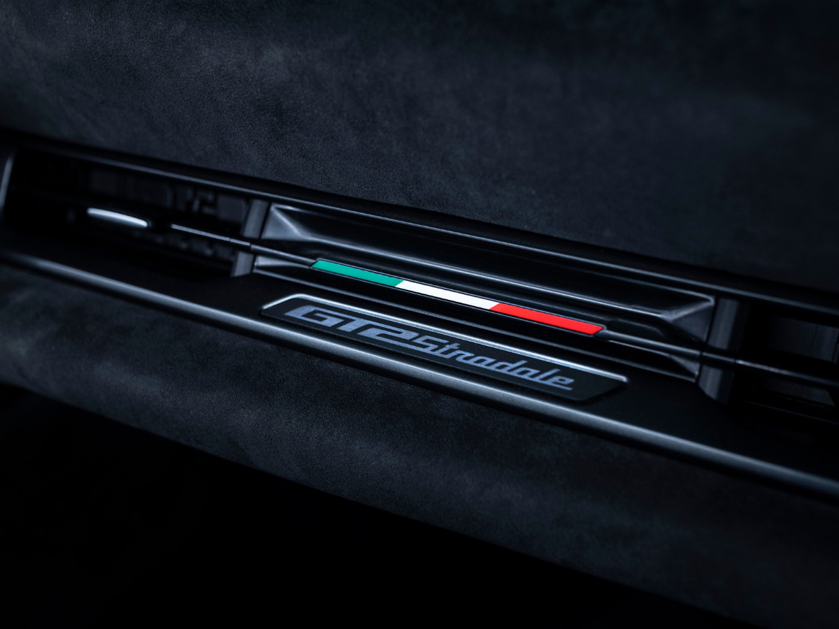 Maserati GT2 Stradale dashboard badge