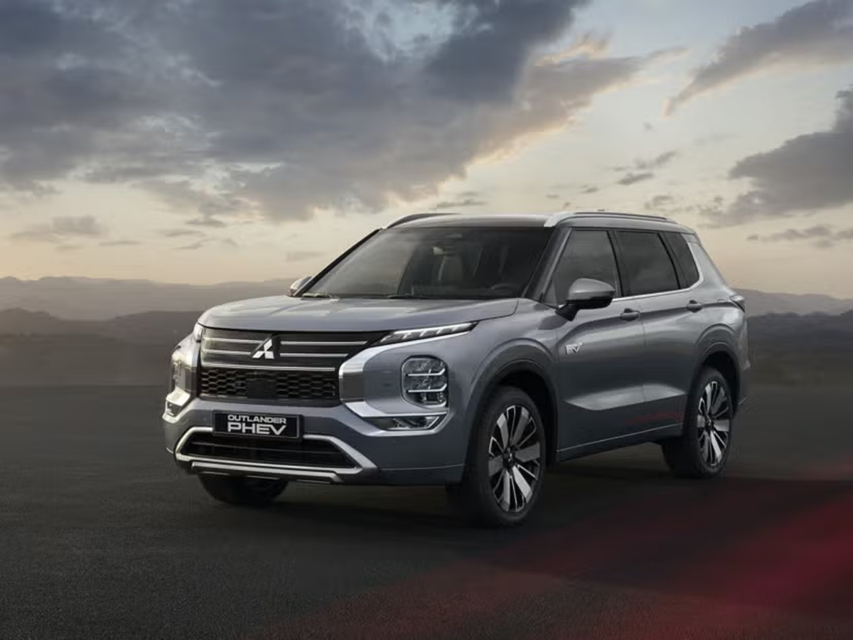 2026 Mitsubishi Outlander PHEV front left