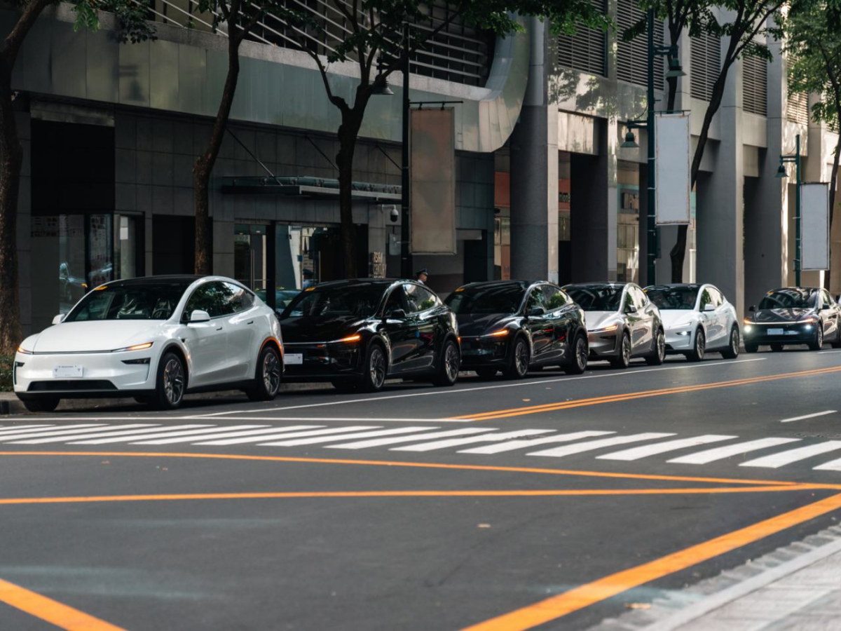 Tesla Model Y L delivered at 7/Neo BGC