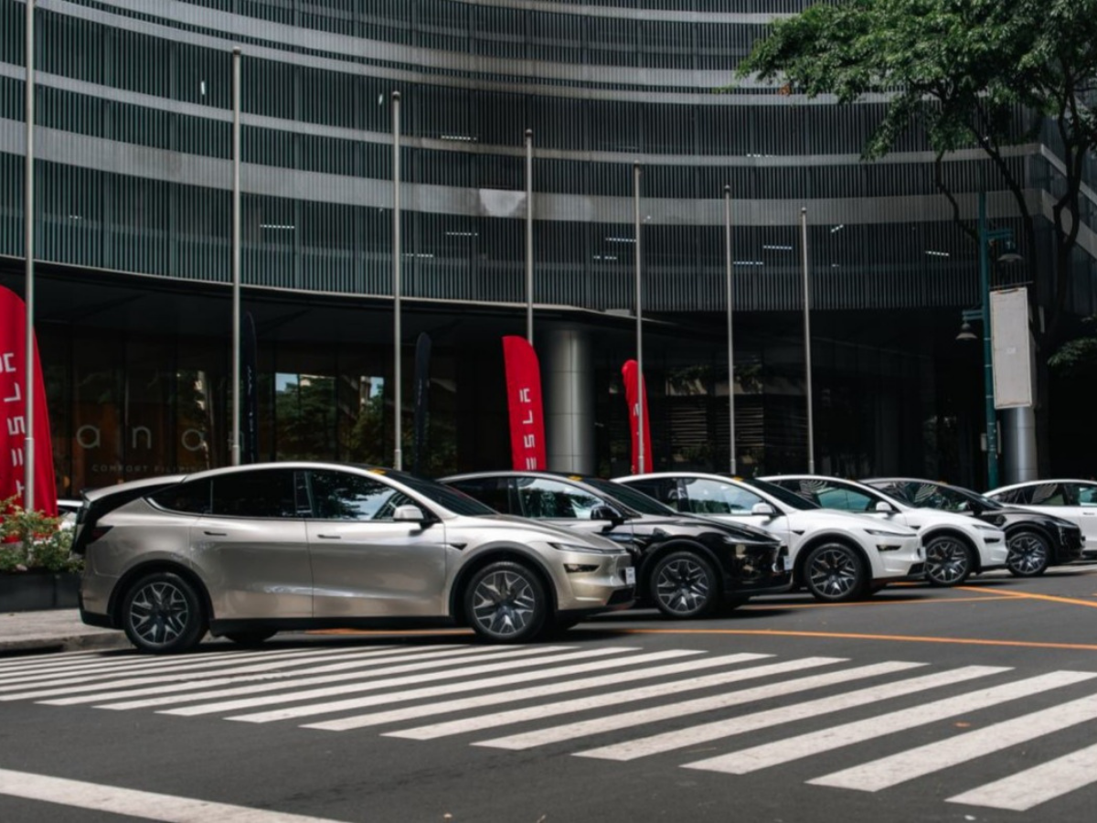 Tesla Model Y L delivered at 7/Neo BGC