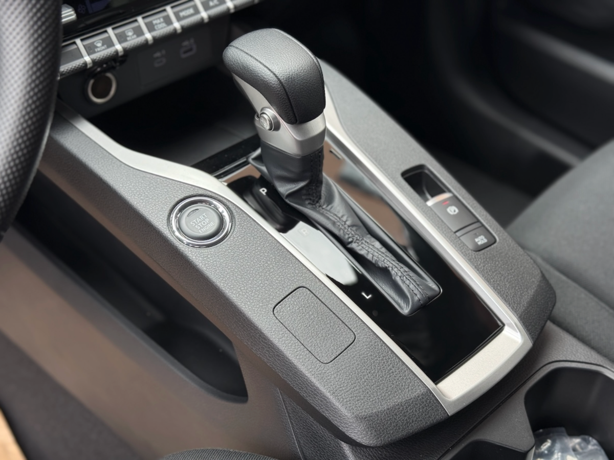 Mitsubishi XForce GLX_8