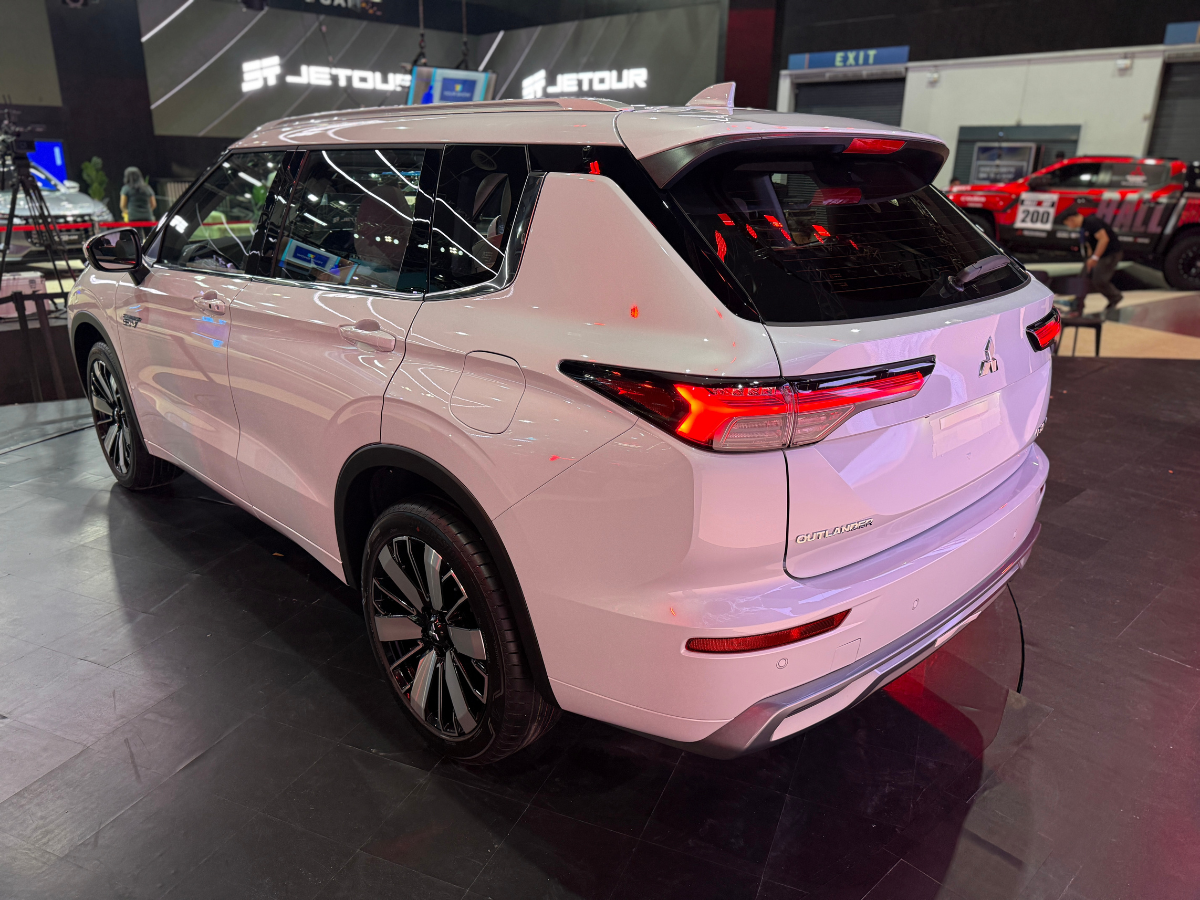 Mitsubishi Outlander PHEV_2