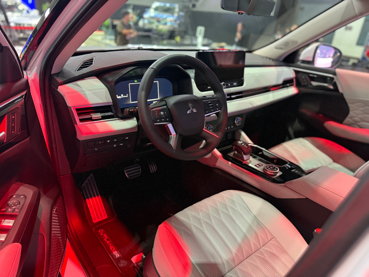 Mitsubishi Outlander PHEV_3
