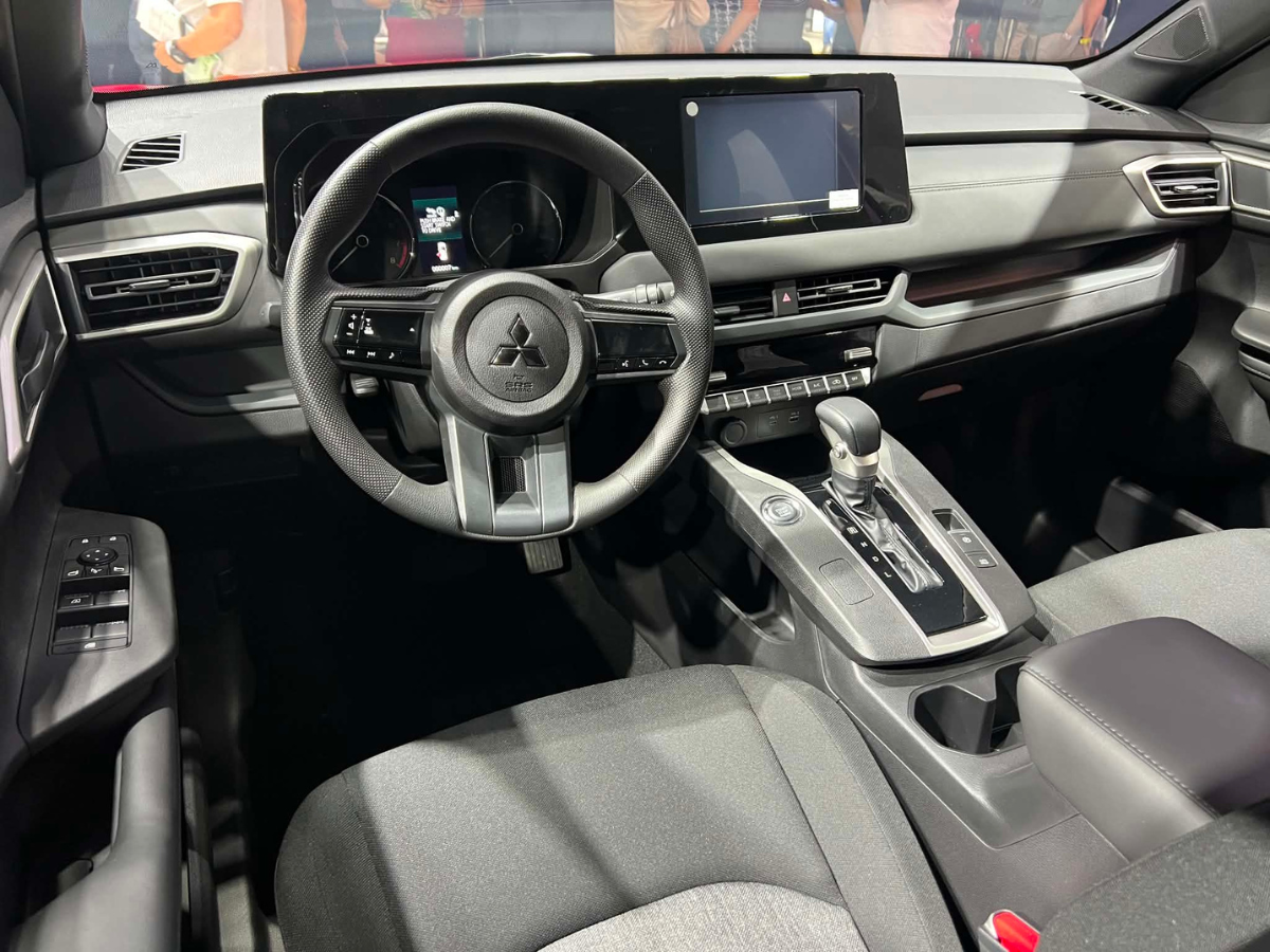 Mitsubishi XForce GLX_3