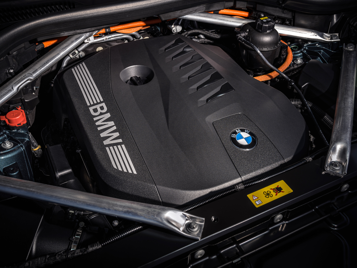 BMW X5 xDrive50e xLine Plug-in Hybrid Electric Vehicle (PHEV) engine