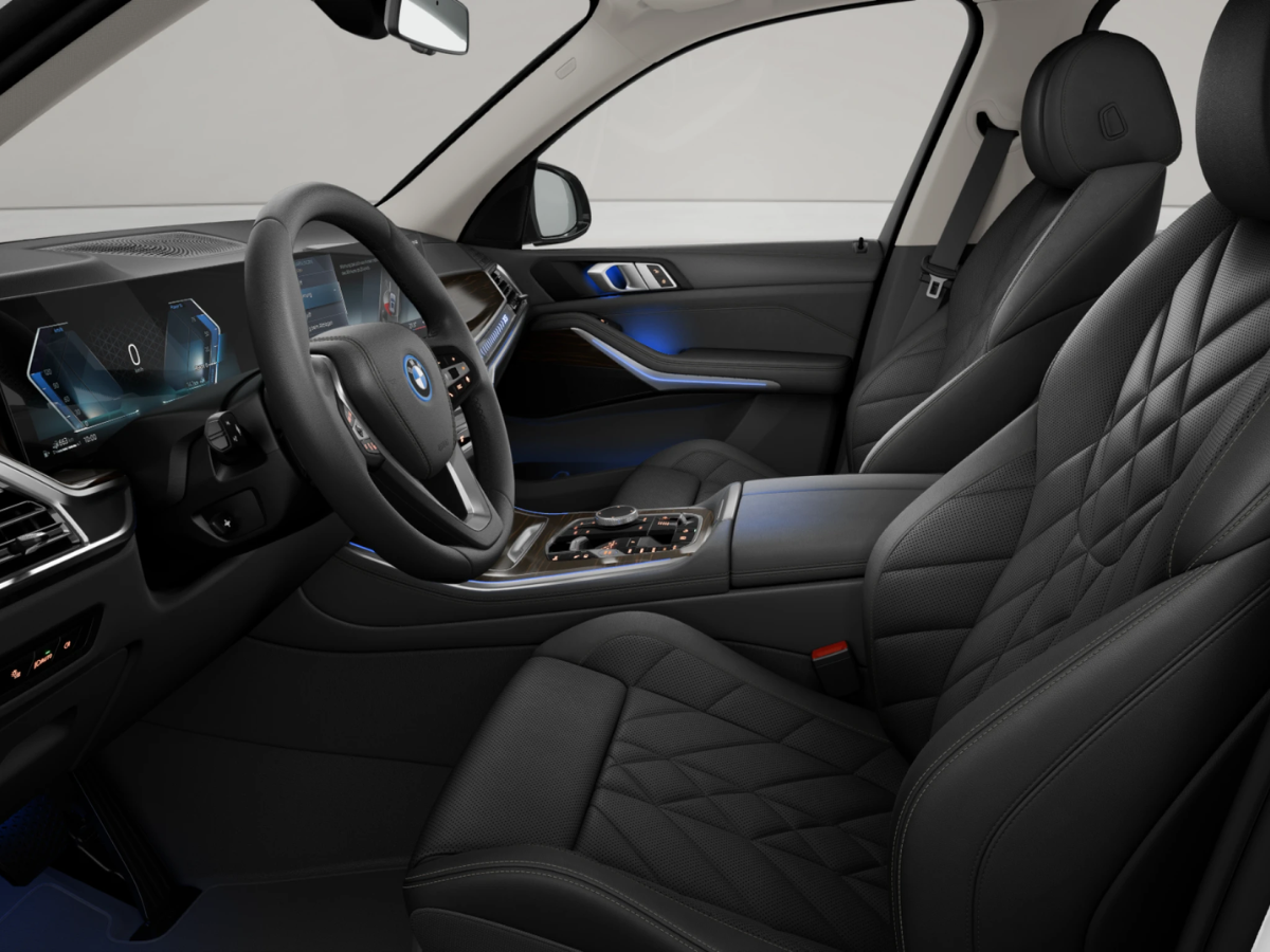 BMW X5 xDrive50e xLine Plug-in Hybrid Electric Vehicle (PHEV) front cabin