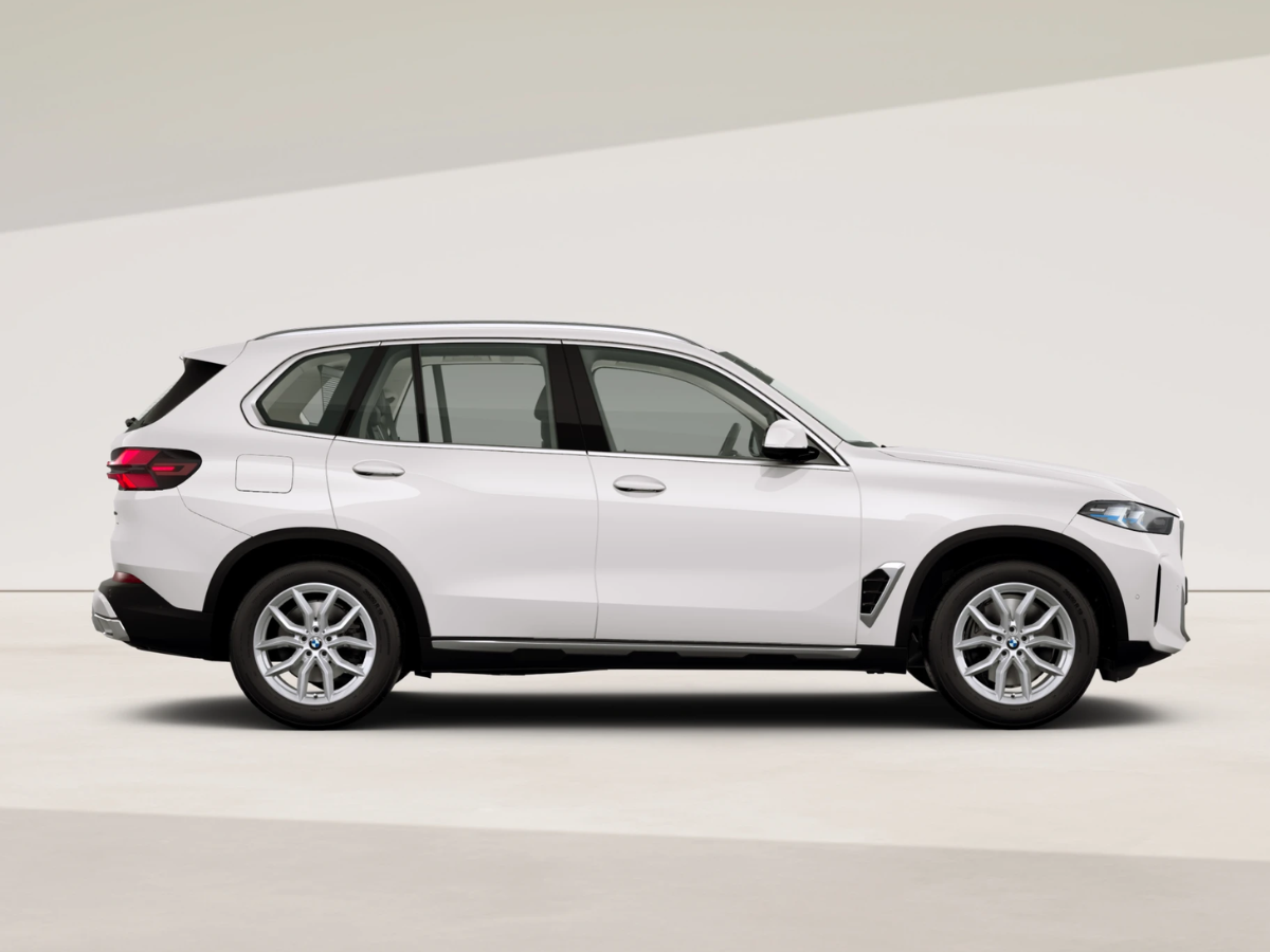 BMW X5 xDrive50e xLine Plug-in Hybrid Electric Vehicle (PHEV) right side