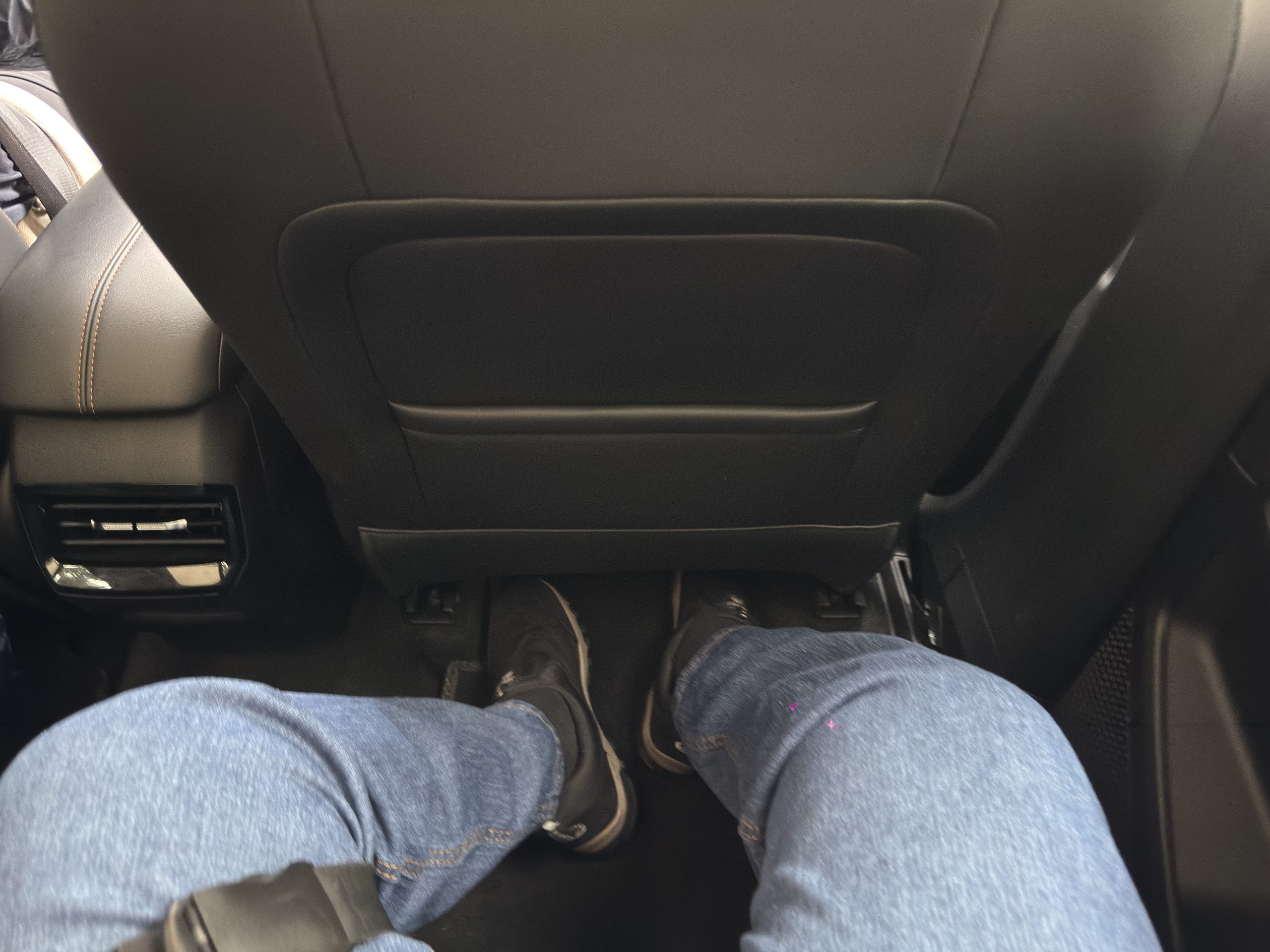 MG HS Hybrid+ rear passenger leg room