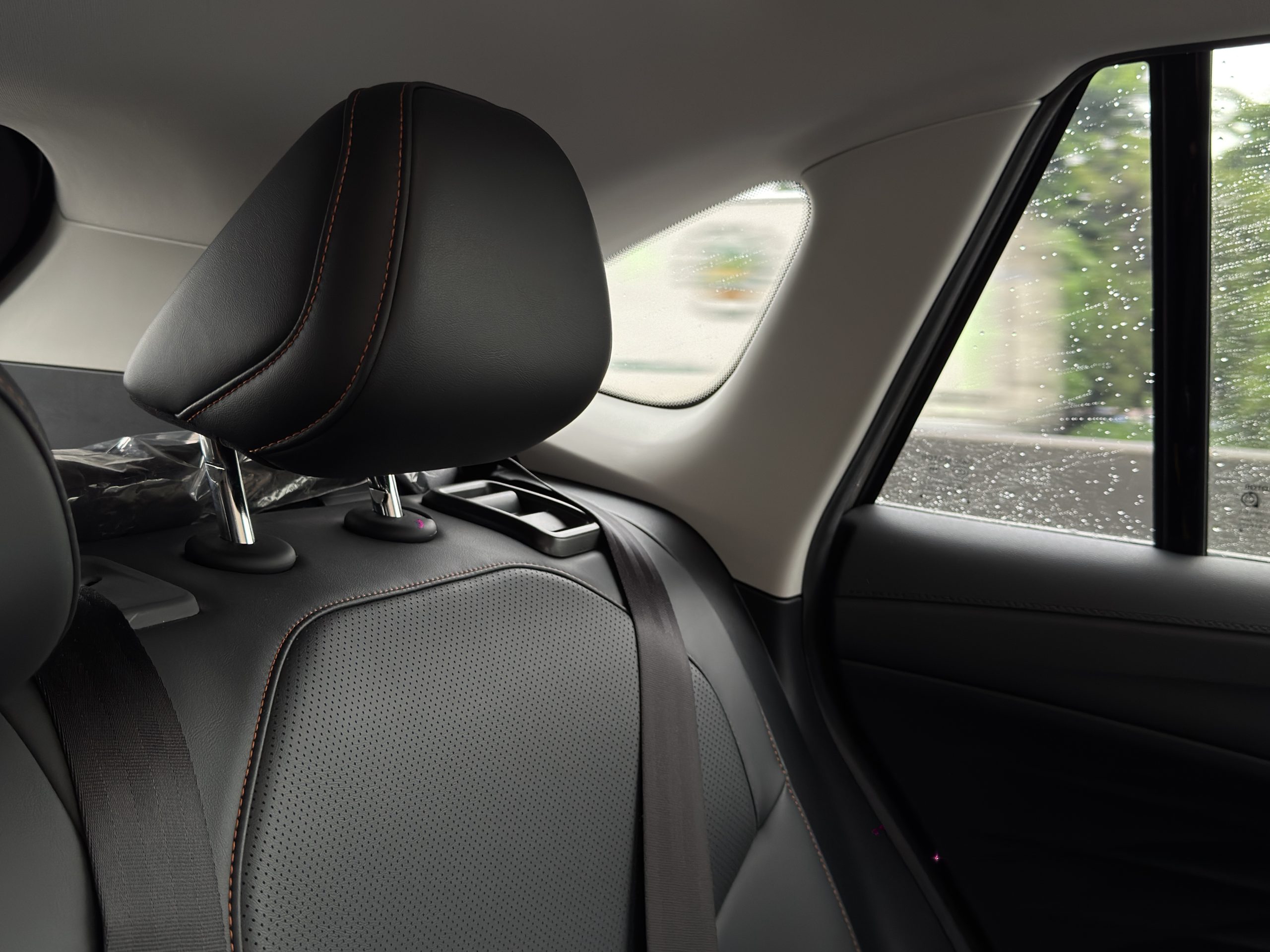 MG HS Hybrid+ backseat headrest