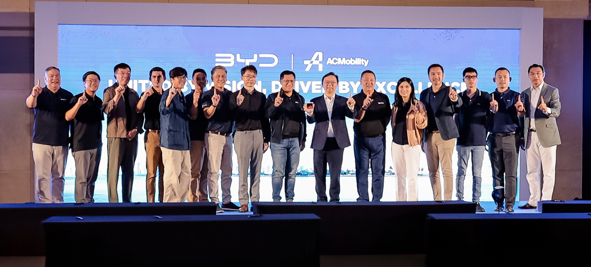 From left: Bob Palanca, Managing Director, BYD Cars Philippines; Paul Tionson, President, Evomile Innovations Corp.; Glenn Yu, President, Sea Electric Philippines, Inc.; Jaime Alfonso Zobel de Ayala, CEO, ACMobility; Willy Chiongbian, Chairman, Horizon Auto Services, Inc.; Juan Antonio Macasieb, President, Astral Motors Corporation; Dennis Salvador, Head of BYD Brand, Iconic Dealerships Inc.; Fred Feng, Country Head, Harmony New Energy Auto Service (Philippines) Ltd., Corp.; Mark Tieng, President & CEO, Solar Transport and Automotive Resources Corp.; Wang Chuanfu, Chairman and President, BYD Co., Ltd.; Wally Alvarez, Dealer Principal, Image Davao Mobility Corporation; Liza Yao, President, Richprime Motors Corporation; Edward Onglatco, President & CEO, Global Star Motors; Oscar Chng, President, Valuesales Incorporated; Adam Hu, Country Head, BYD and DENZA Philippines; Liu Xueliang, Vice President of BYD Co., Ltd. and General Manager, BYD Asia-Pacific Auto Sales Division