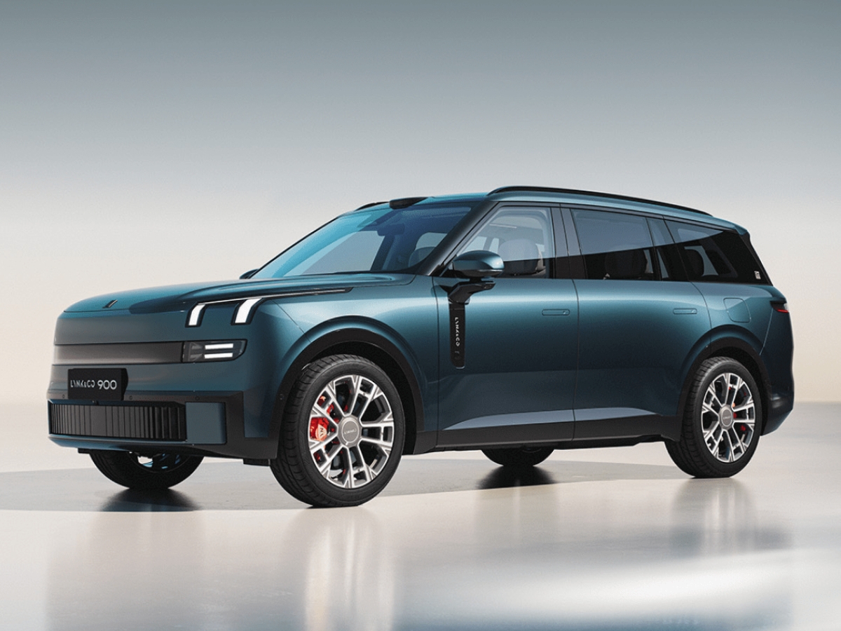 Lynk & Co 900