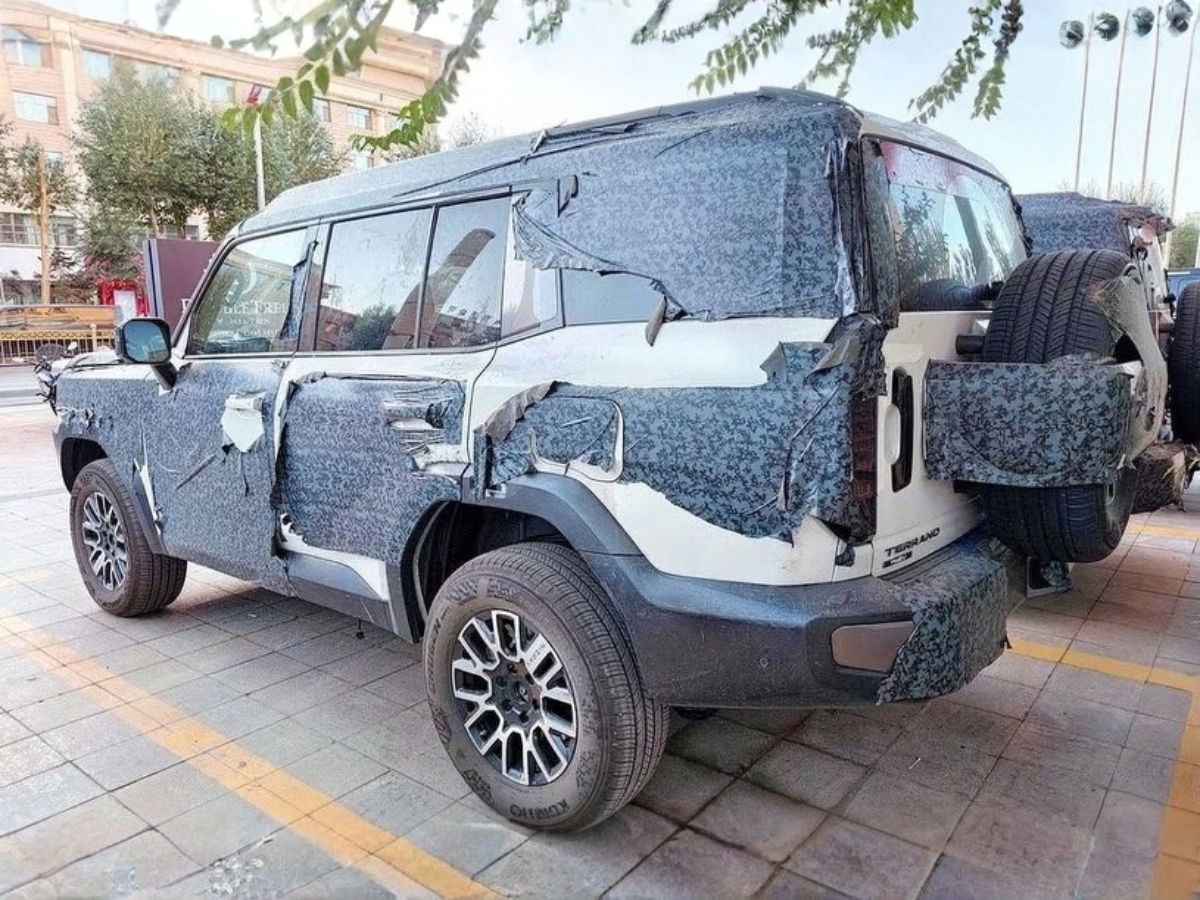 Nissan Terrano PHEV spy shot_2