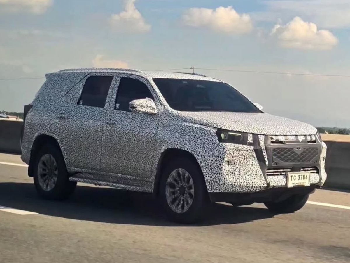 Next-gen Toyota Fortuner spy shot_1